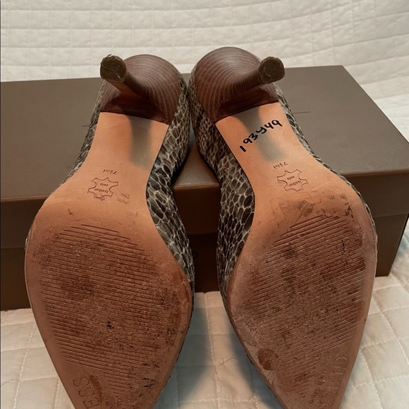 GUESS BY MARCIANO LEATHER HEELS - Picture 5 of 5